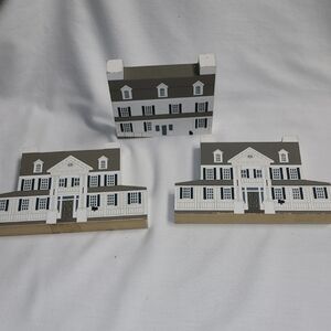 Christmas Tree Hill In The Mansion York, PA Wooden Collector Set Of 3 Shelf